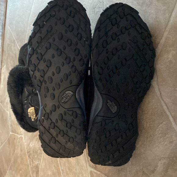 THE NORTH FACE WINTER BOOTS SIZE 7🥰🥰 - Picture 2 of 5